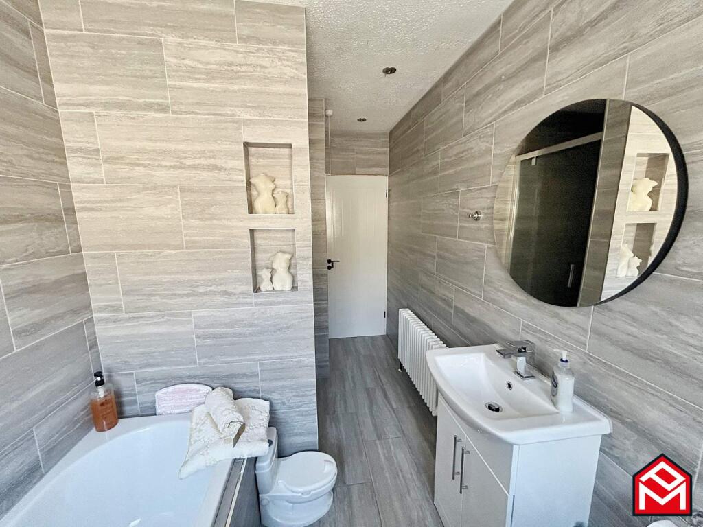 Family Bath &amp; Shower Room