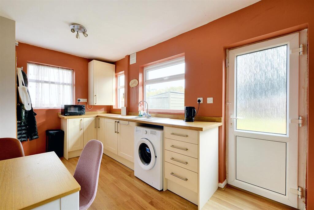 Kitchen_2.jpeg