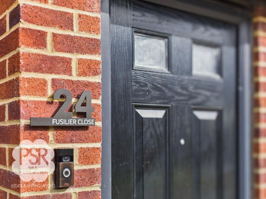 Fusilier Close, Middleton