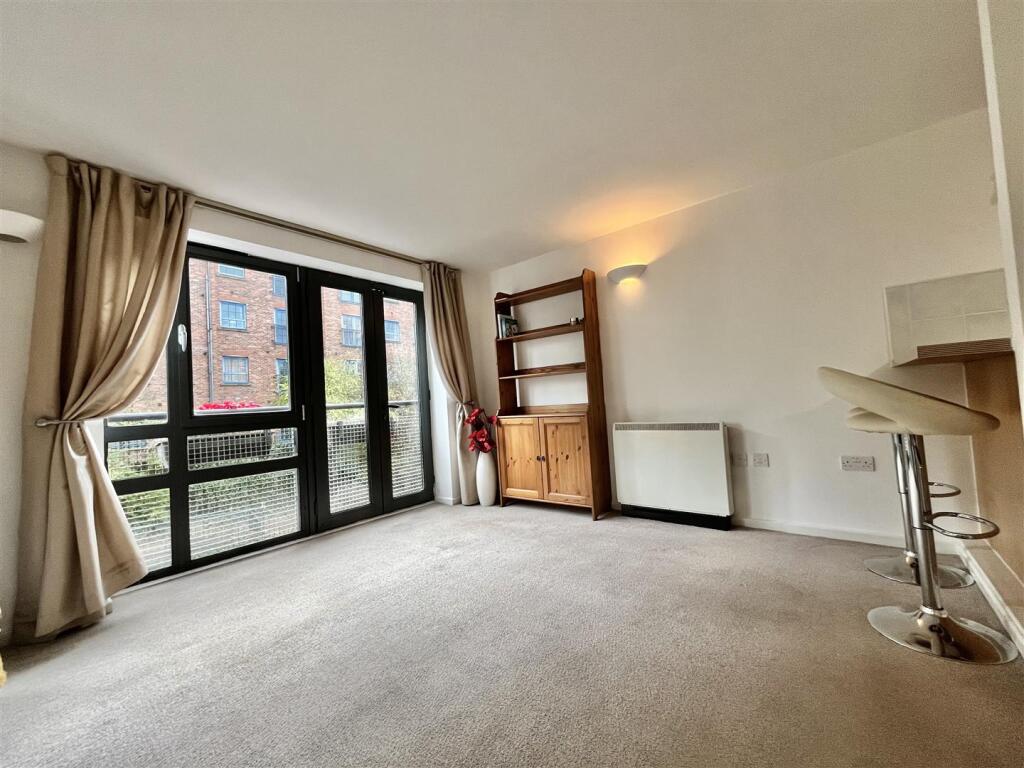 Open Plan Lounge/Diner