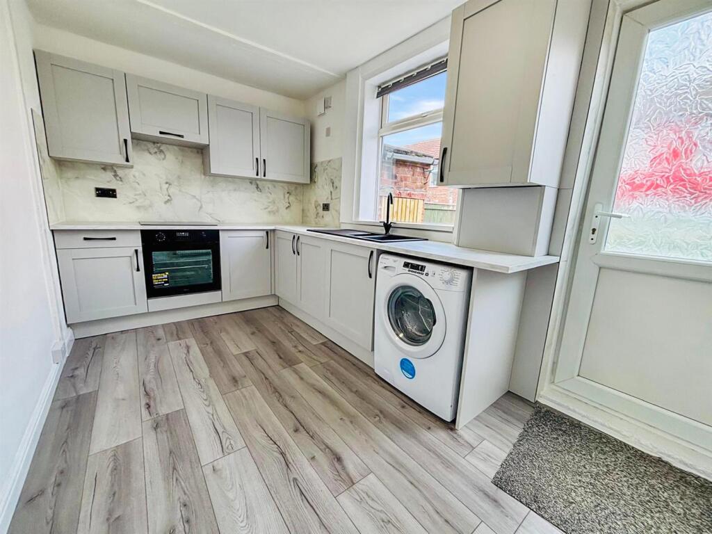 Fitted Breakfast / Dining Kitchen: