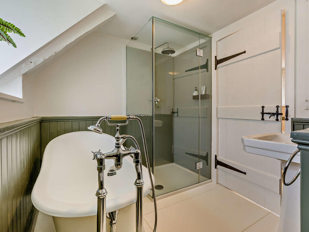 8664754-interior0...