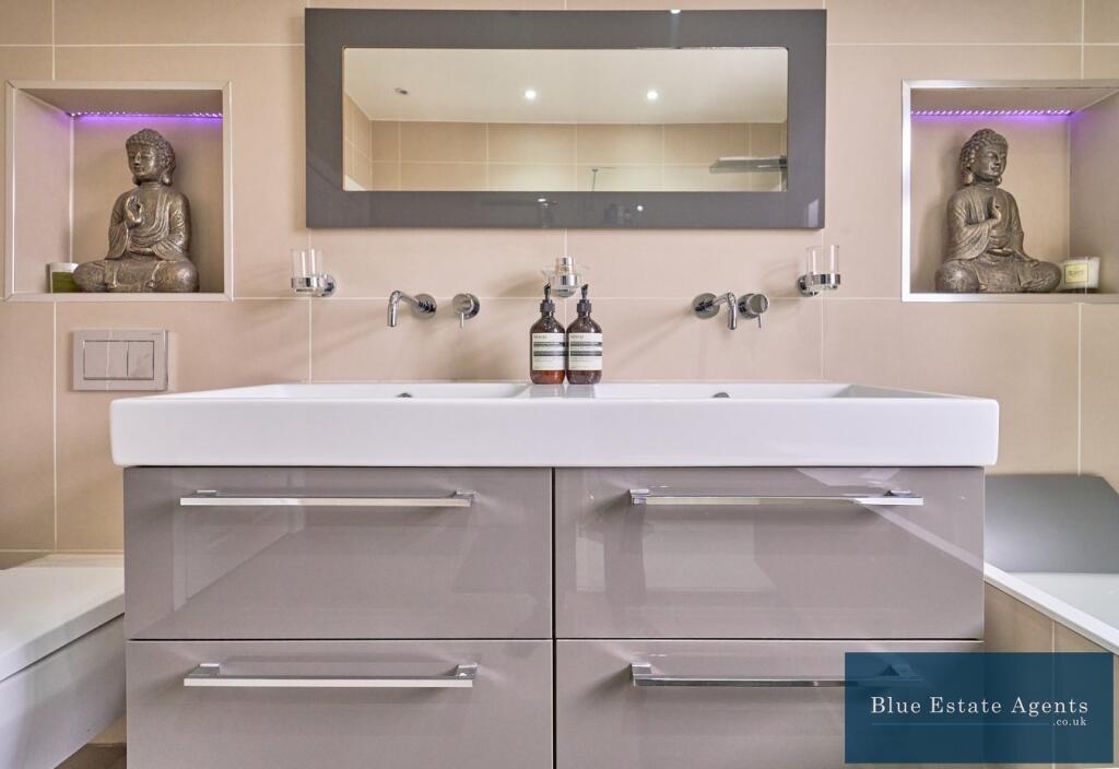 Family Bathroom Suite
