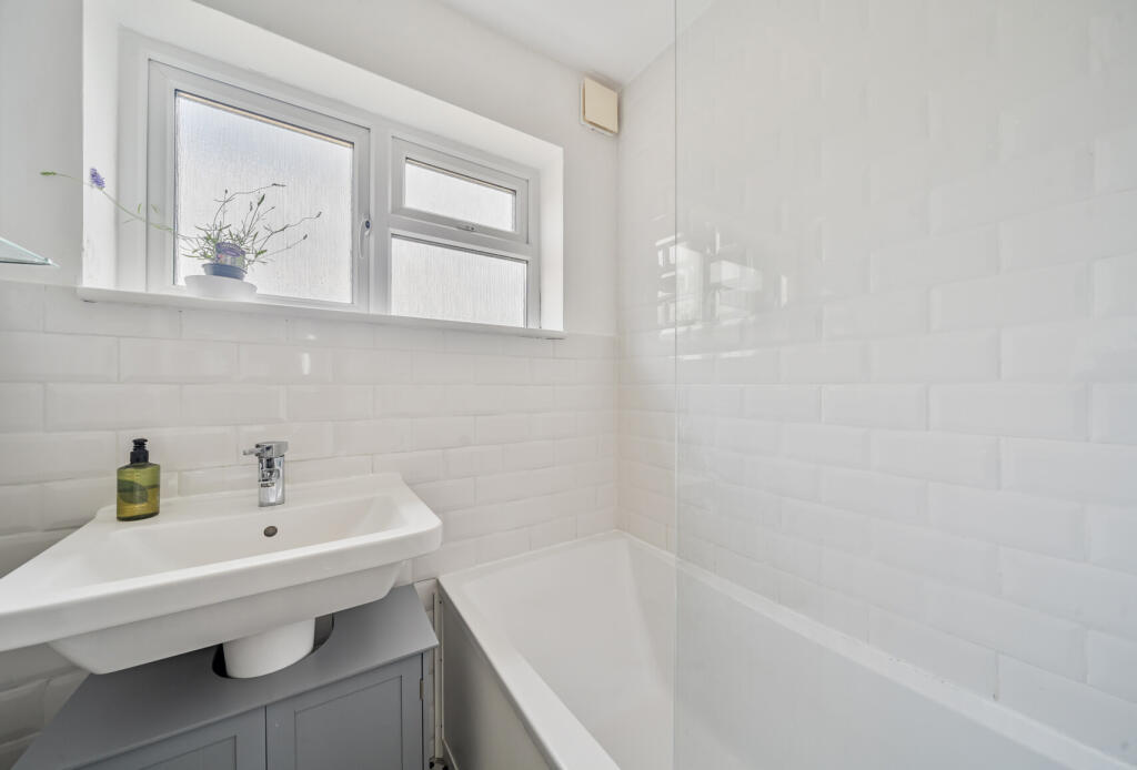 1298397-9-682df69...