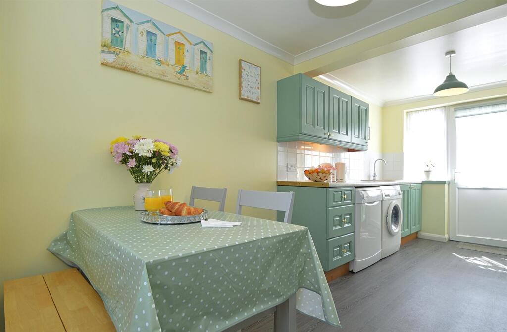 resizedKitchen1.jpg
