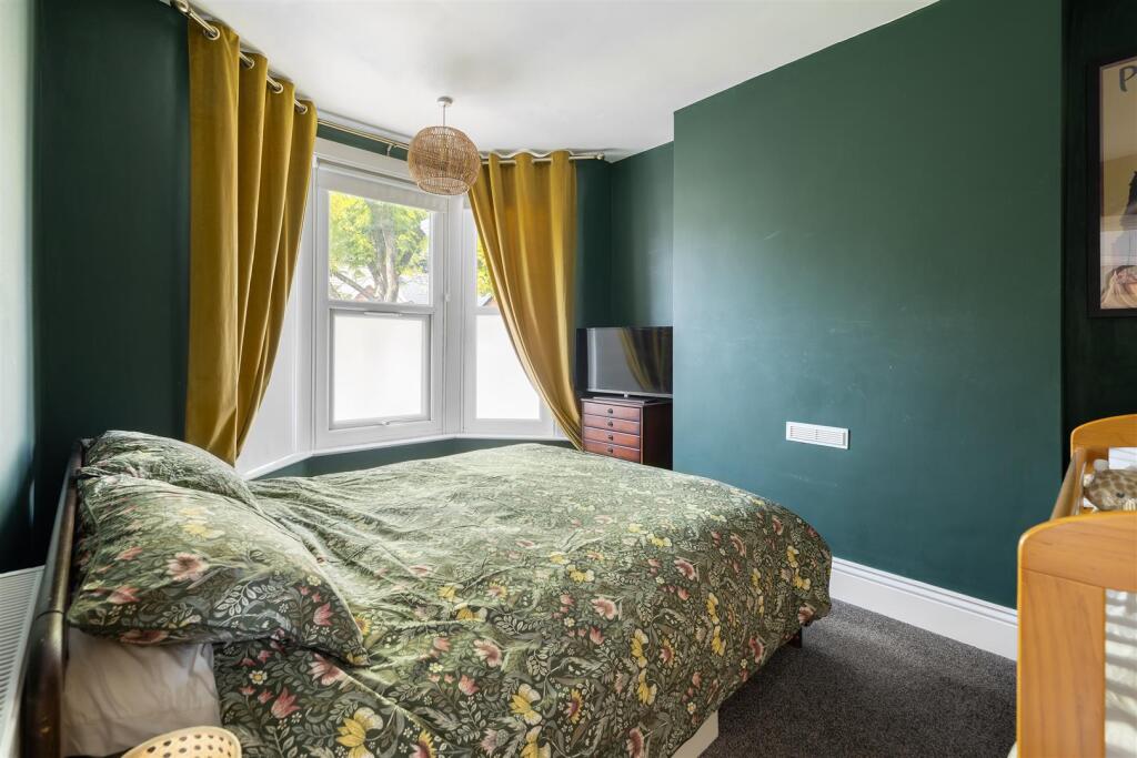 Cavendish Drive, E11