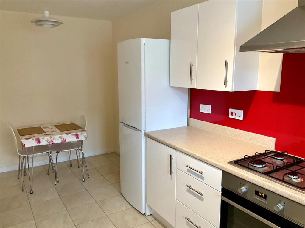 Kitchen pic2.jpg
