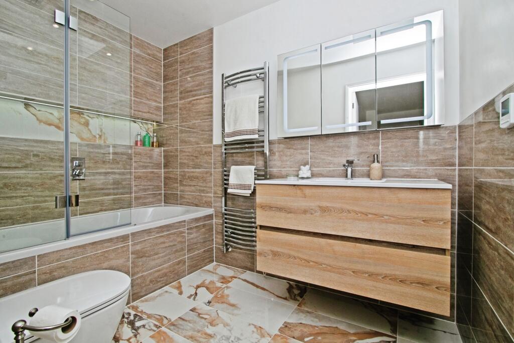 En-Suite Bathroom