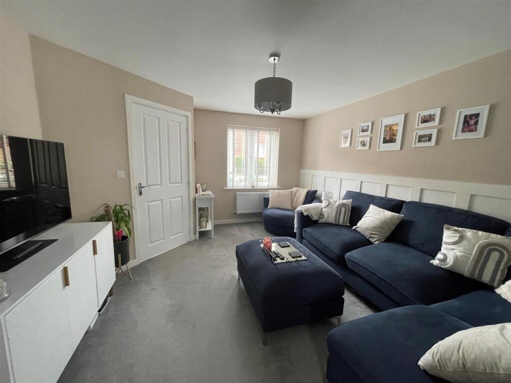 NEW SITTING ROOM.jpg