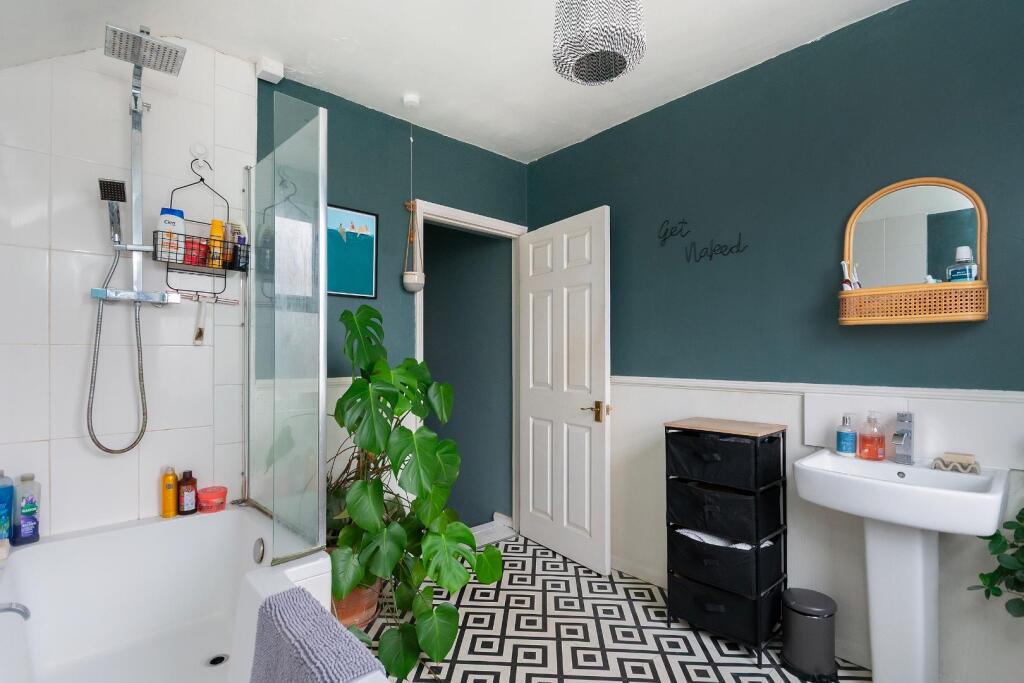 0N1QSKD - Bathroom A.jpg