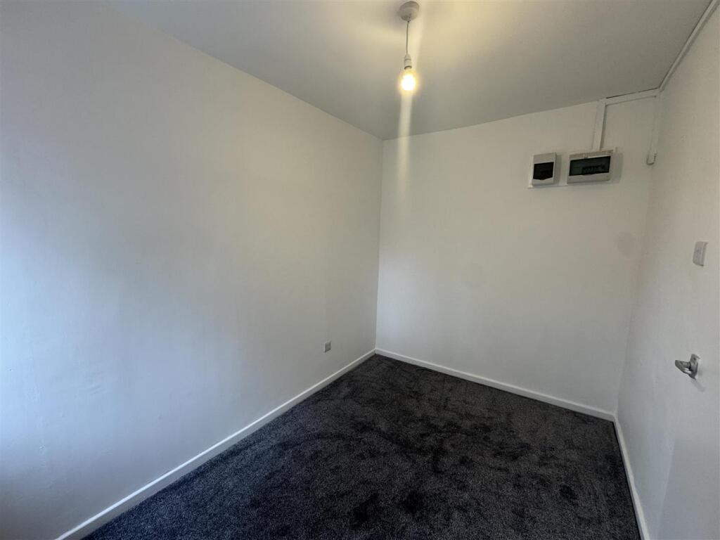 bedroom 1.JPG