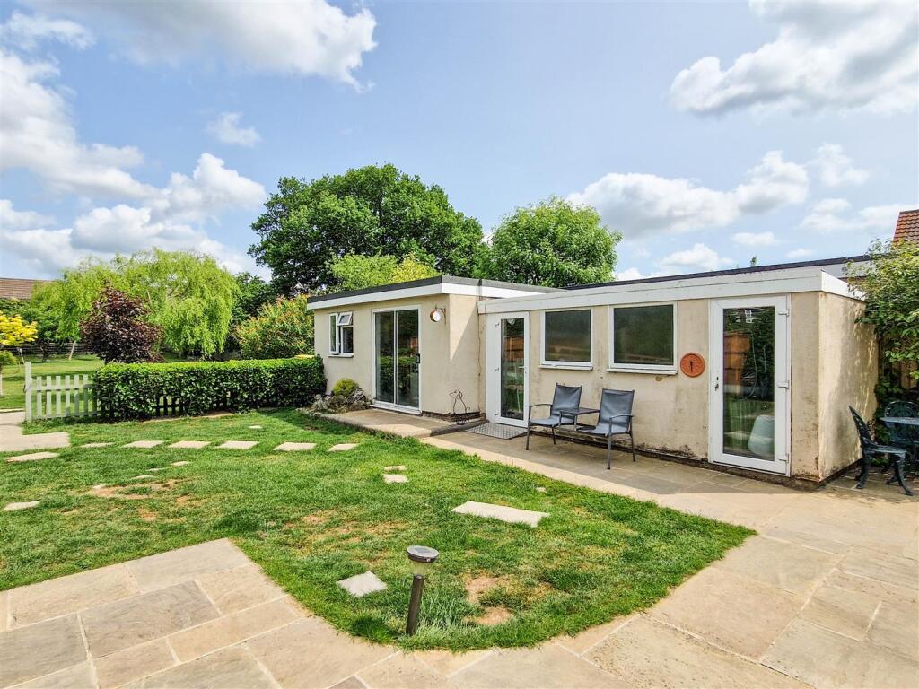 Outbuildings/potential annexe