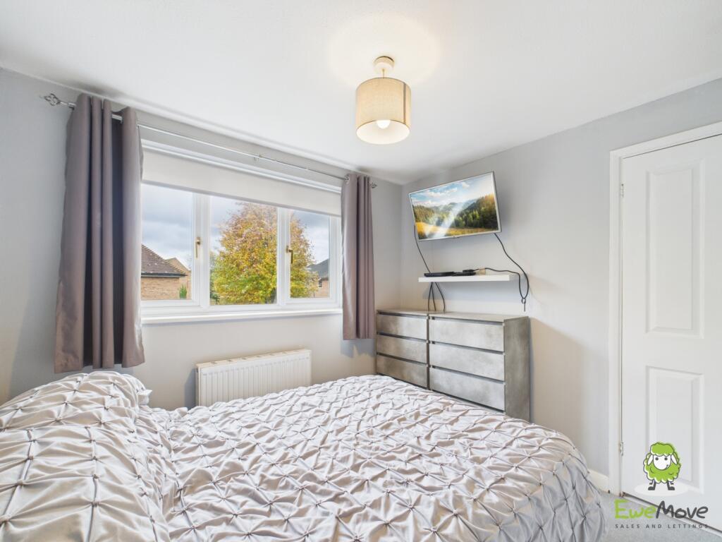 EweMove Estate Agents Basingstoke - Lea Close - Be