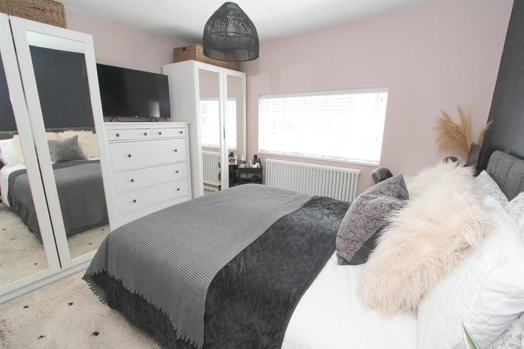 bed 1.jpg