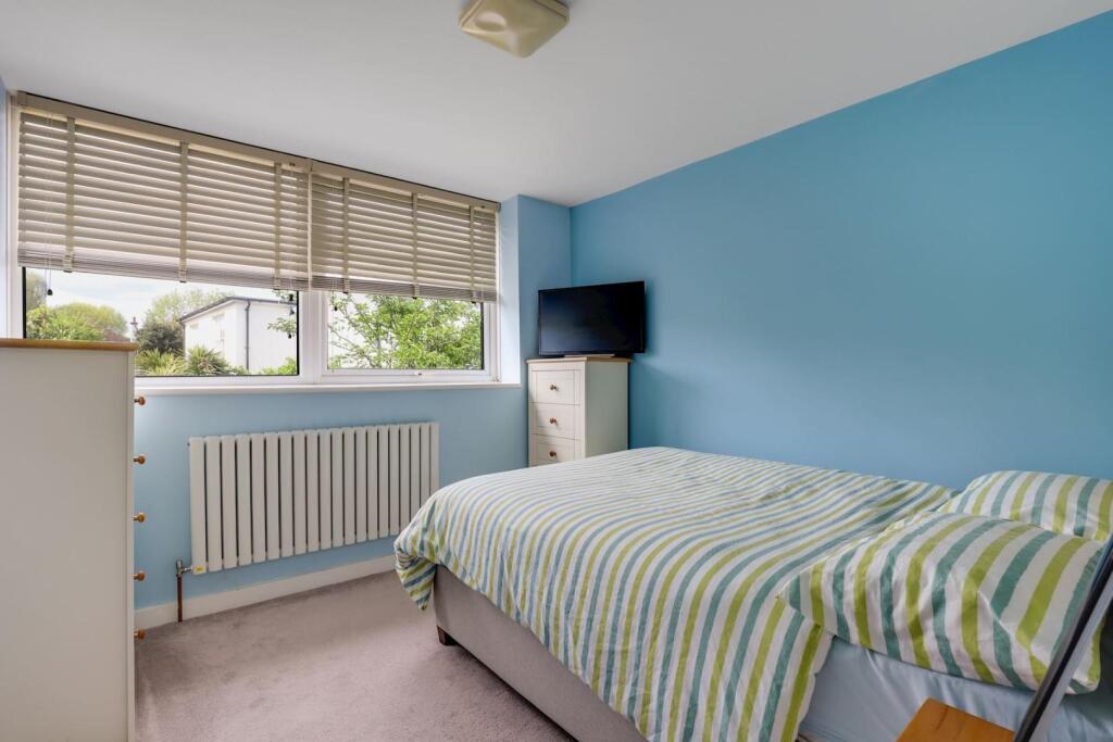 12-1ecdJHPropWorld - 2 Maybourne Close - 34-medium