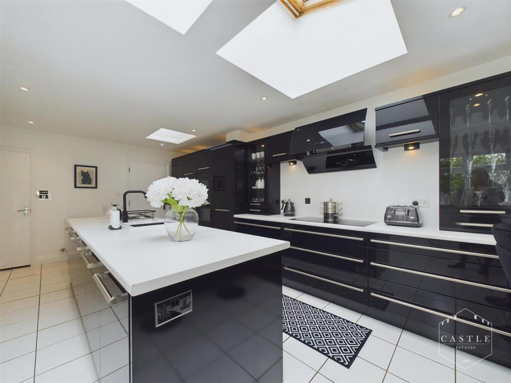 EXTENDED LIVING KITCHEN