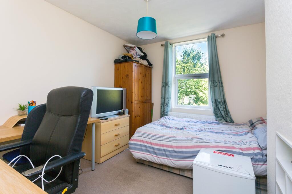 25 Hythe Road Bedroom 3