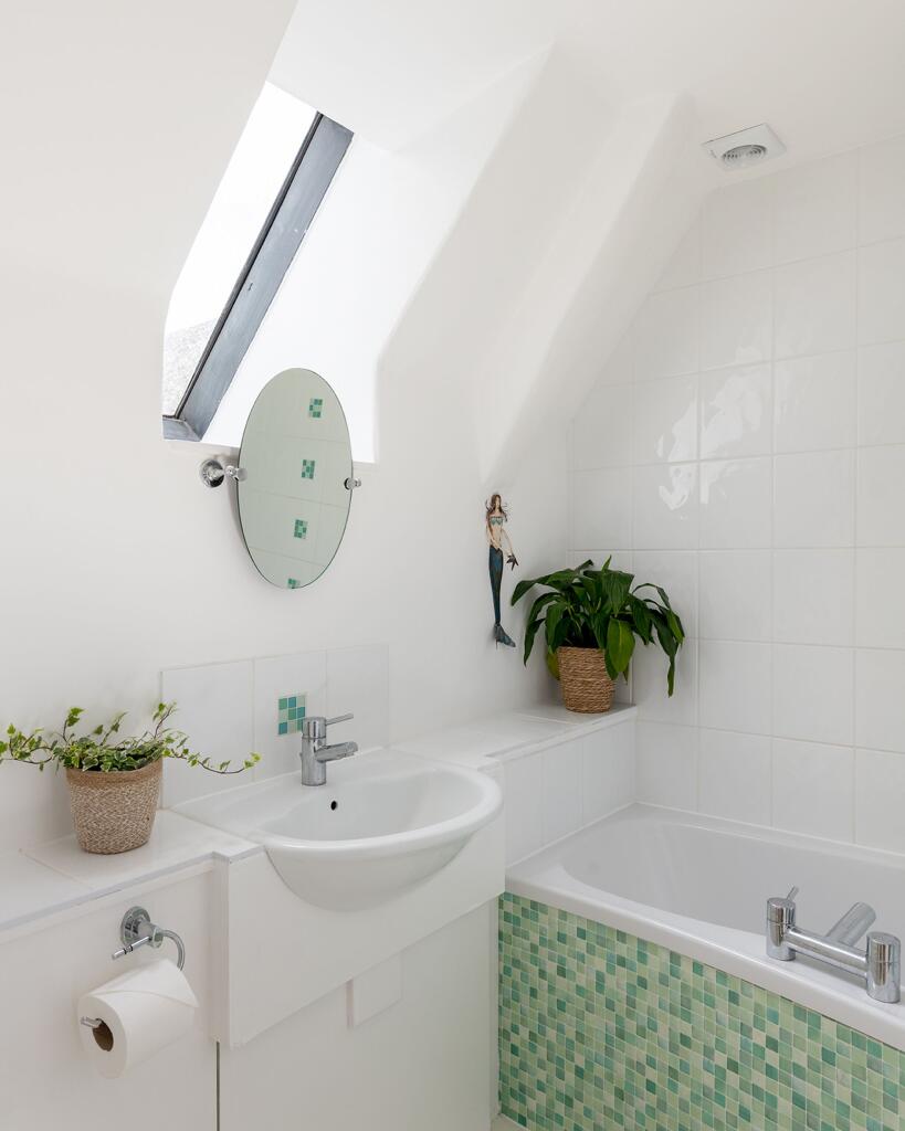 The Nook, Lower Street, Dittisham Bathroom
