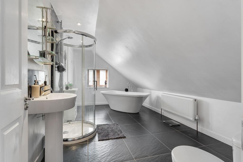 Jack &amp; Jill Bathroom