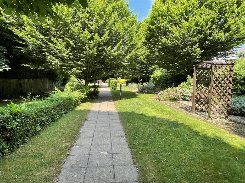 COMMUNAL GARDENS