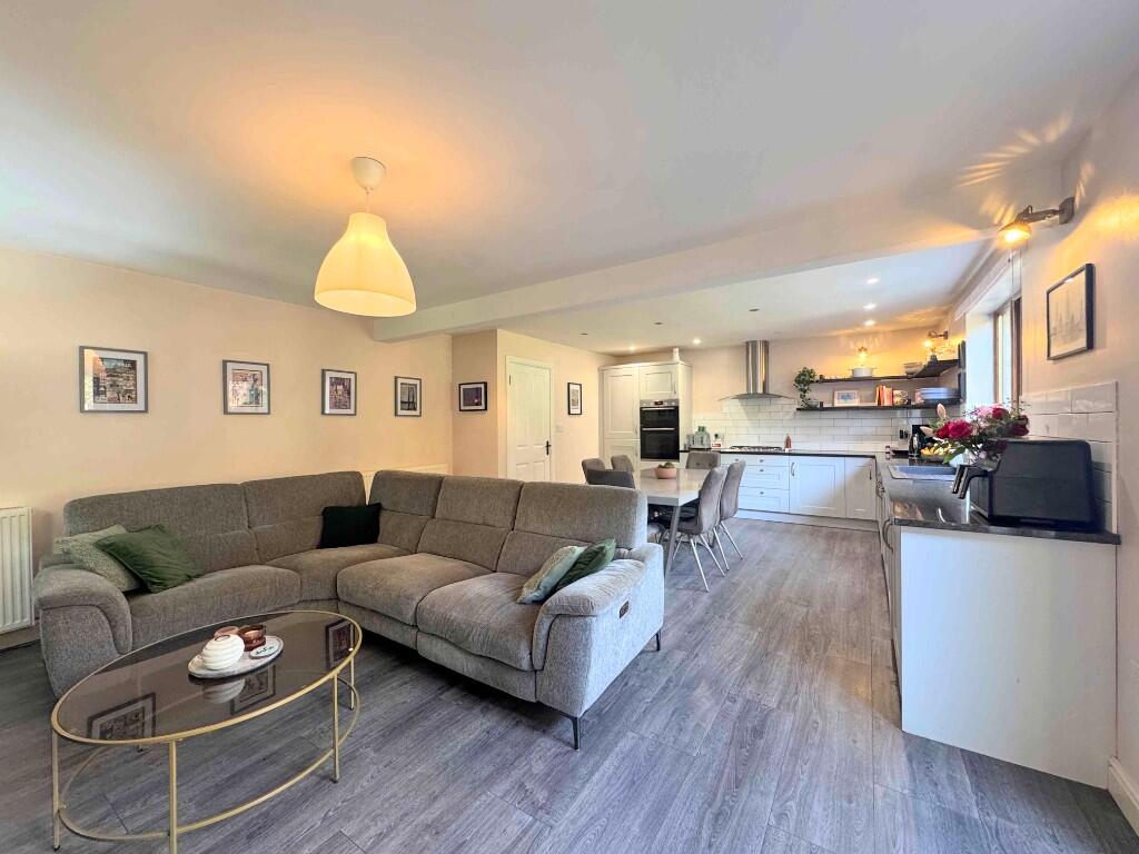 Living / Kitchen