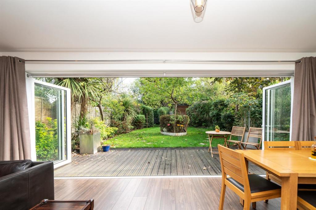 2-Flinders-Close-1016.jpg