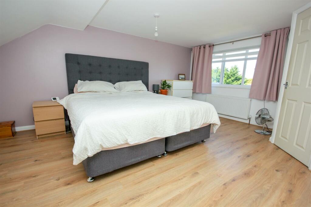 Master Bedroom1.jpg