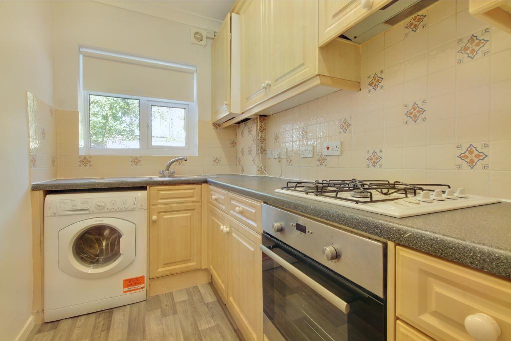 5.kitchen.jpg