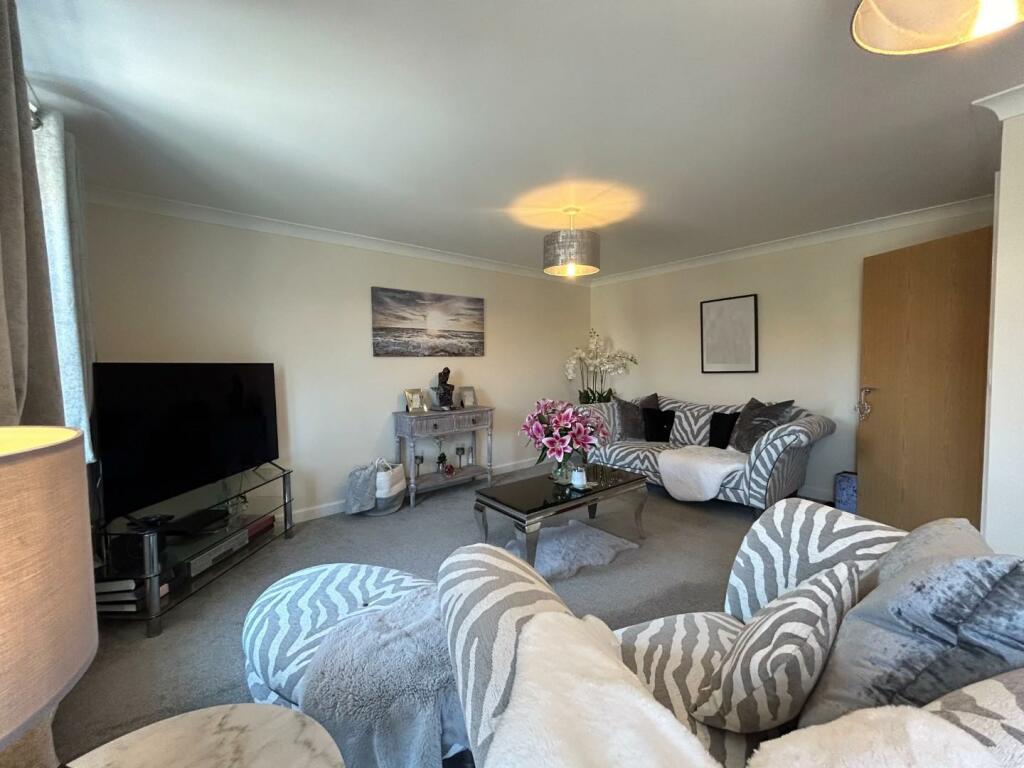 OPEN PLAN LIVING / DINING ROOM
