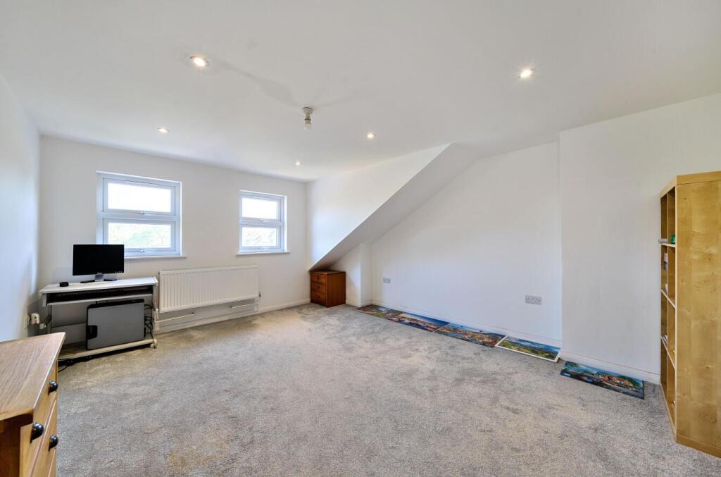 Bedroom 6.jpg