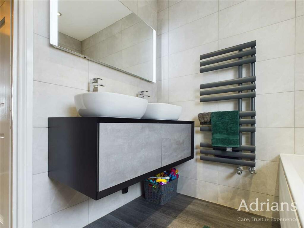 BATH / SHOWER ROOM