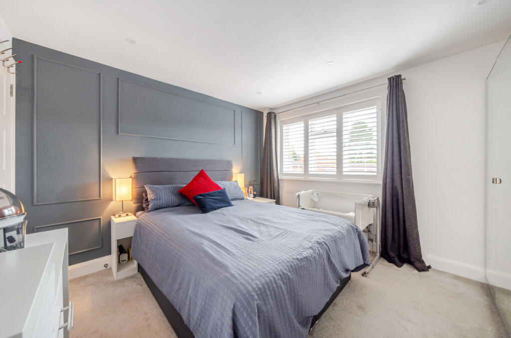 1375806-18-690b67...