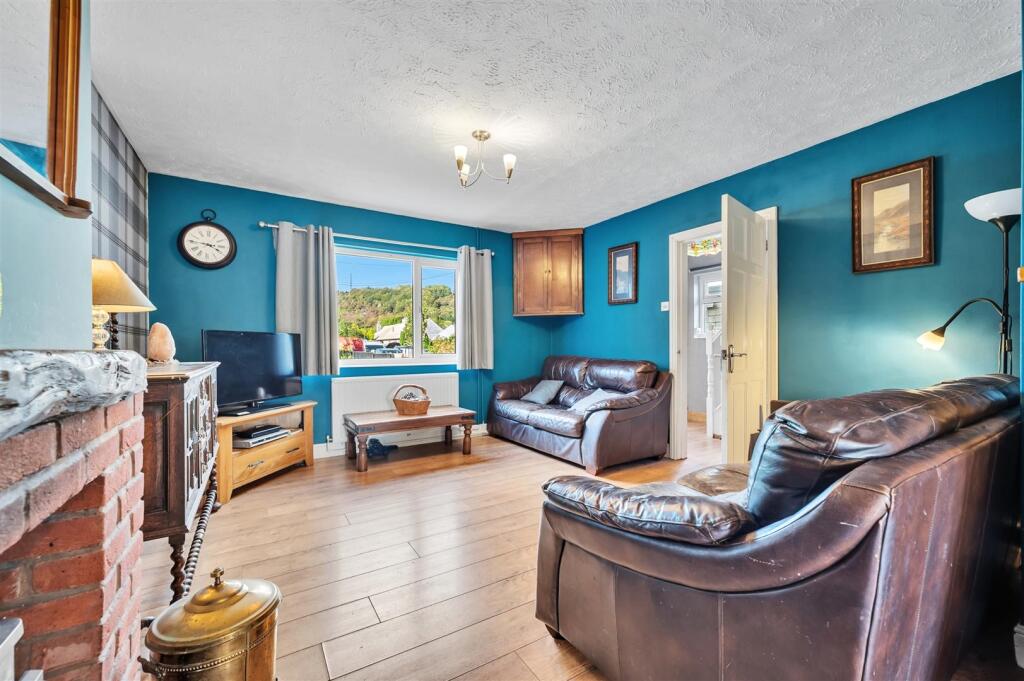 Saxton Mee  40 New Close 0020.jpg