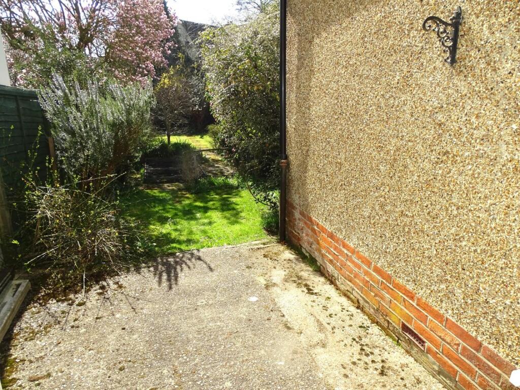 LONG SOUTH FACING REAR GARDEN