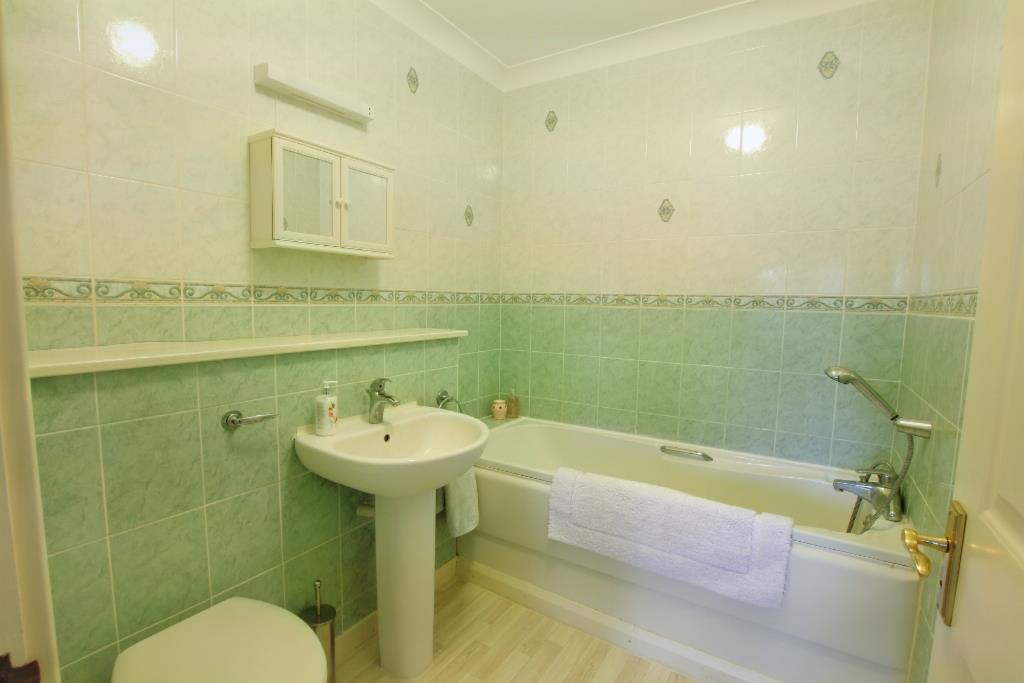 EN SUITE (Portal Size).JPG