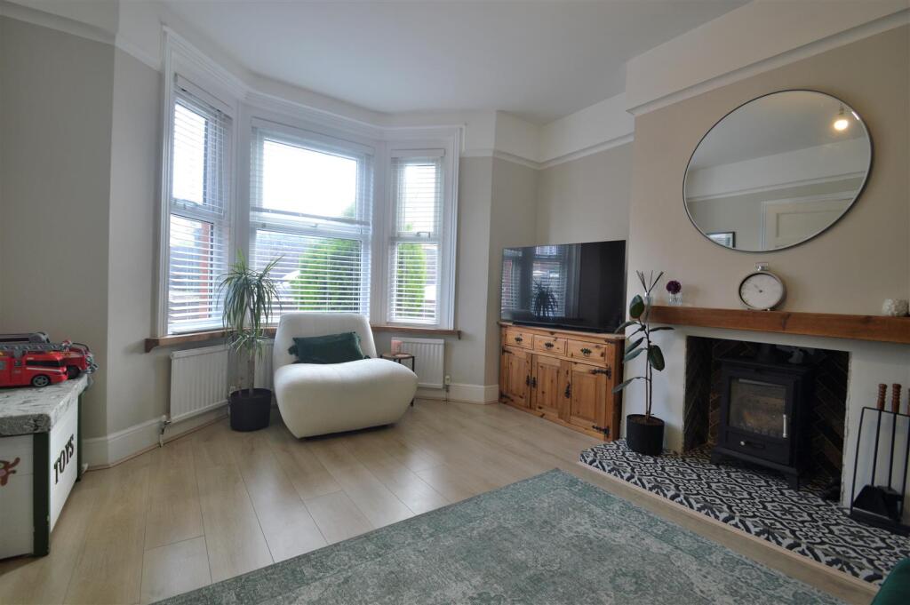 Lounge 2nd angle.JPG