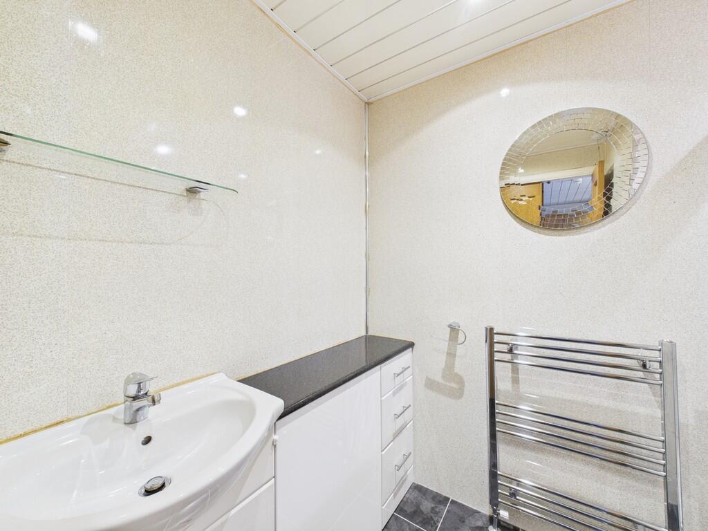 CAM05526G0-PR0042...