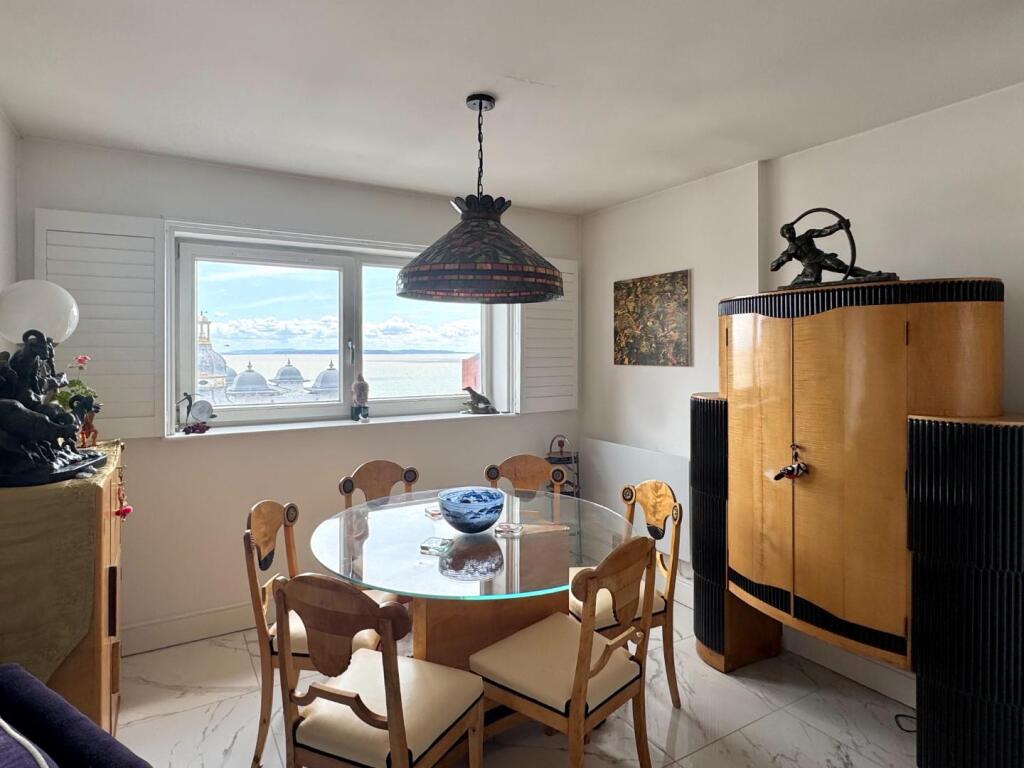 Open Plan Living/Dining/Kitchen