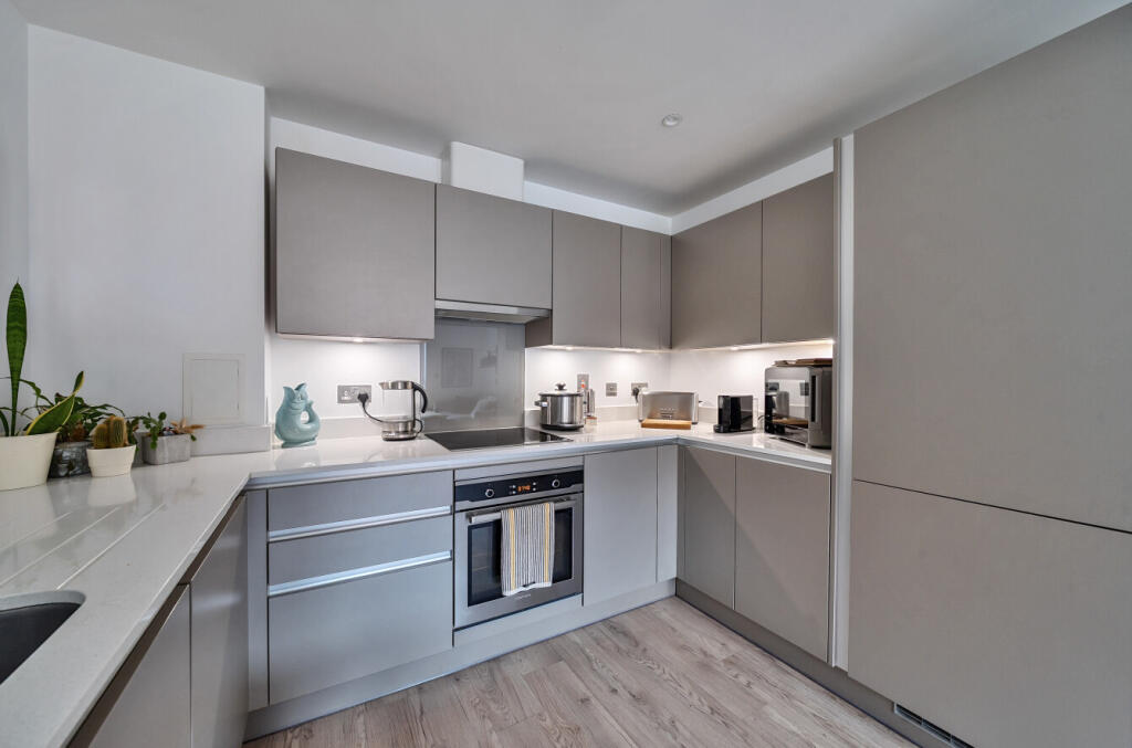 1305532-19-684311...