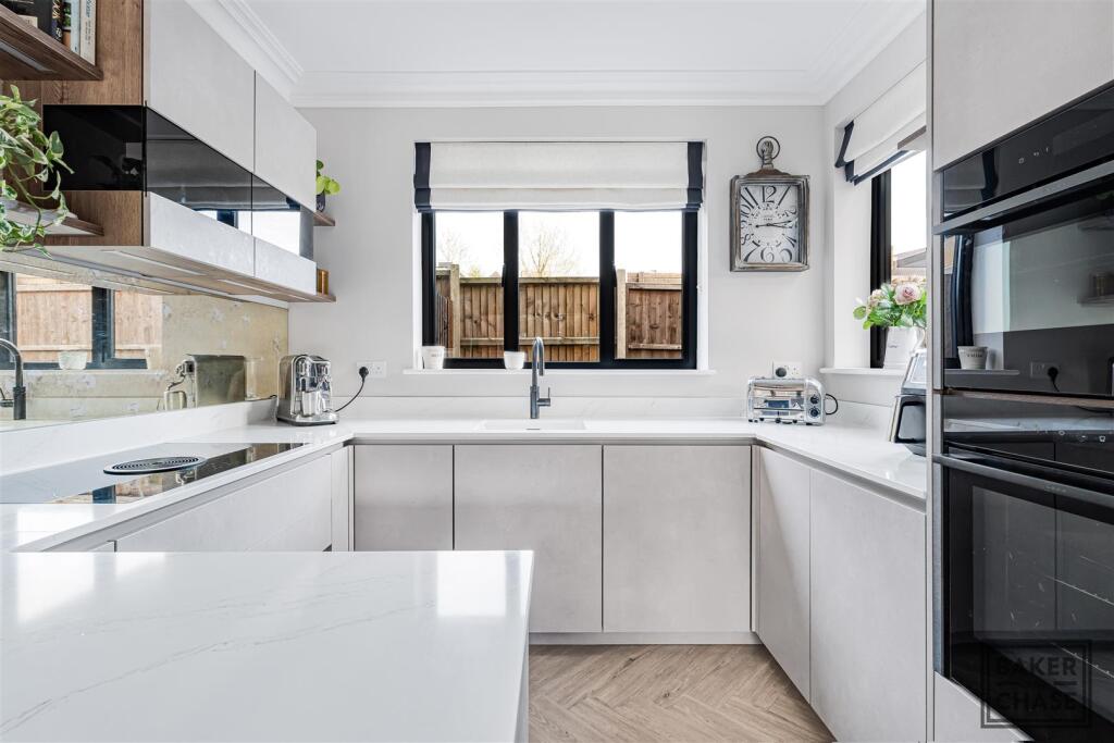 Lounge/Kitchen (Open-Plan)