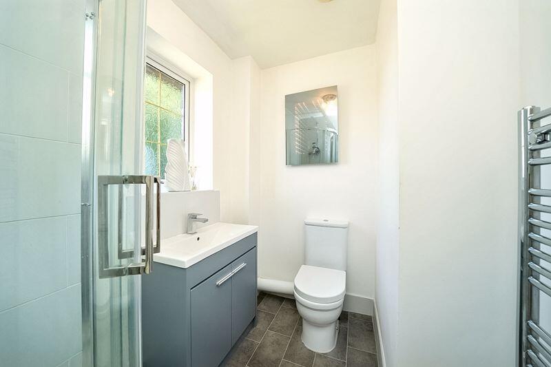 EN SUITE