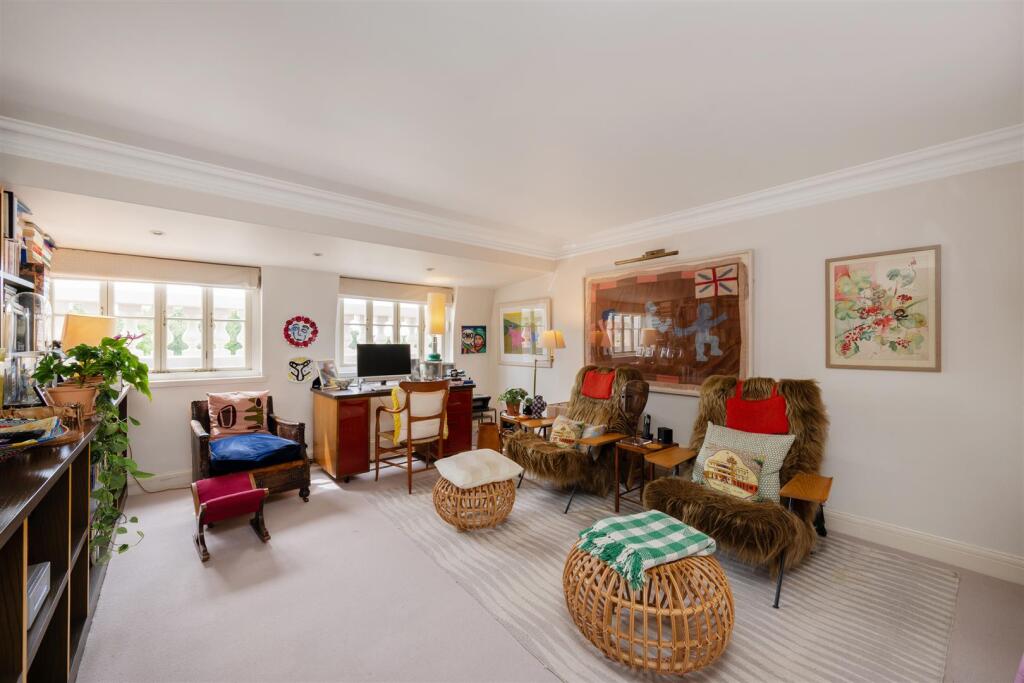Flat 5, 2 Gloucester Gate Lo-9.jpg