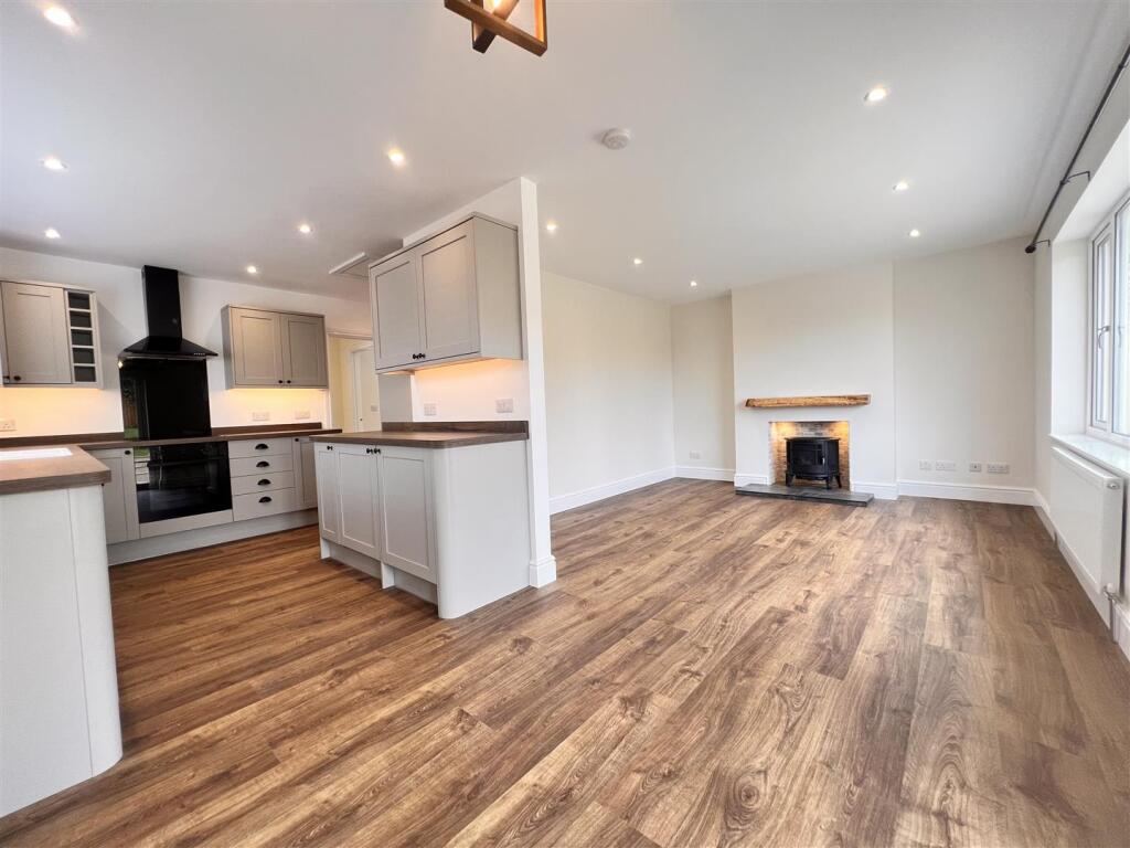 lounge (2).jpg