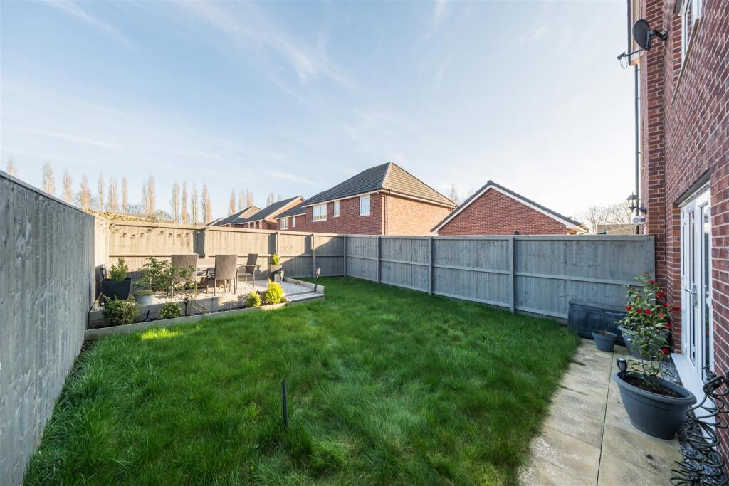 17 Dahlia Crescent-033.jpg