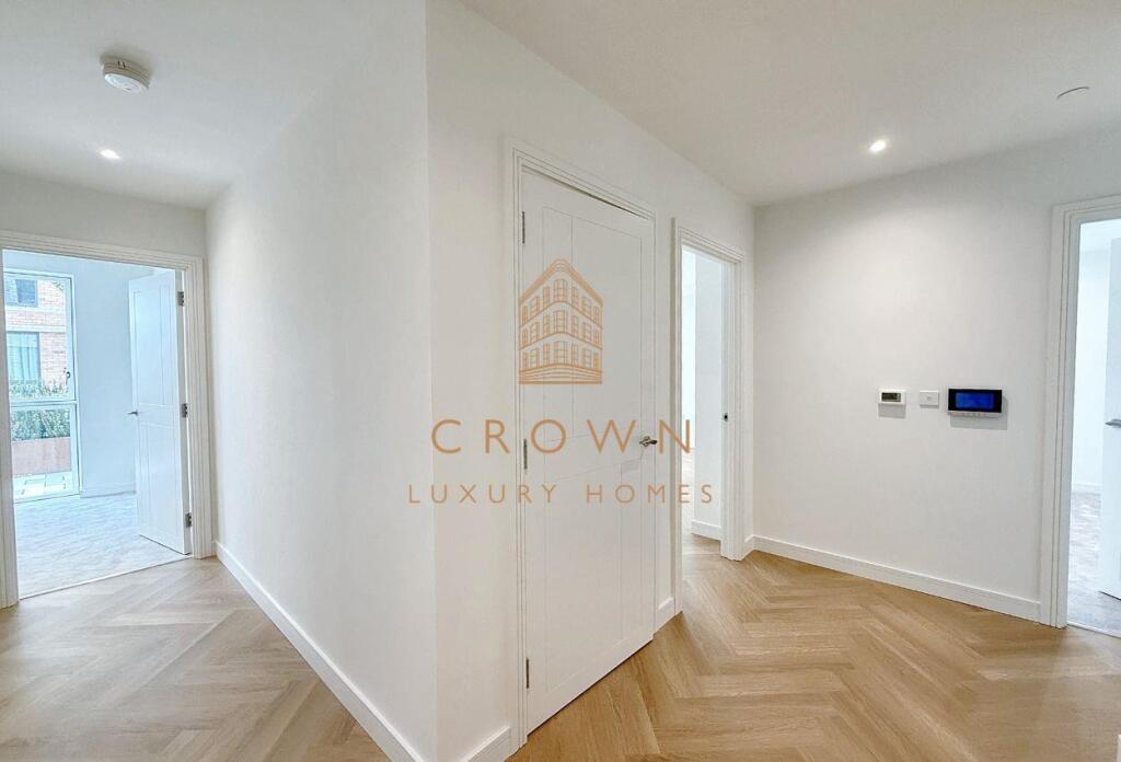 Lindley House, 306 hallway.jpg