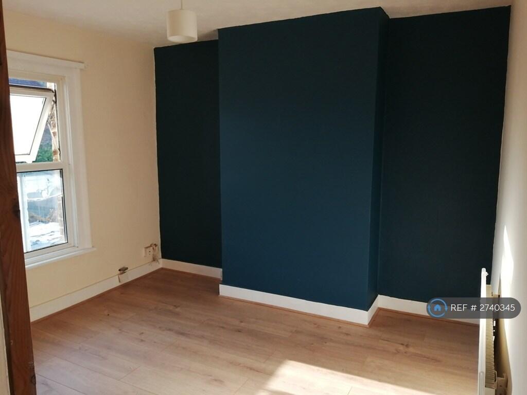 2nd Double Bedroom With Wardrobe