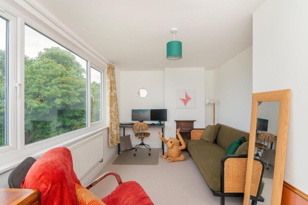 1S5R1KE - Bedroom L.jpg