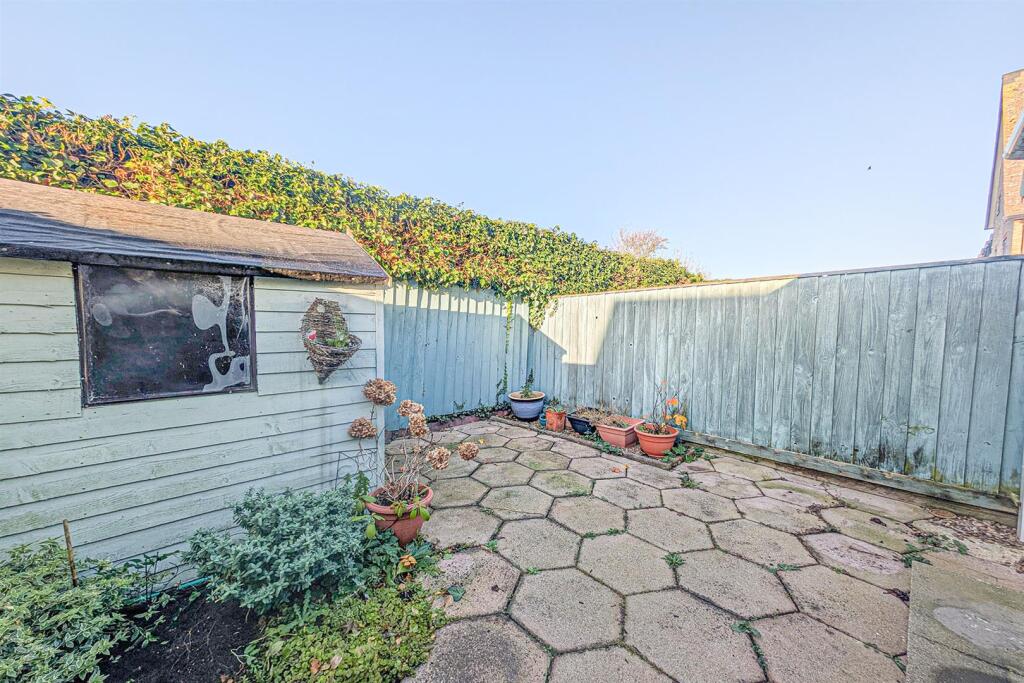 PXL_20251219_103910889.RAW-01.COVER rear.jpg