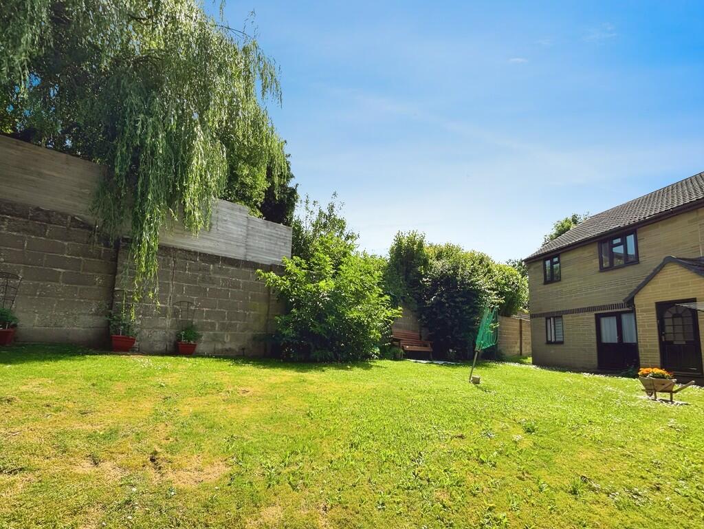 f5f005eb-d20d7897...