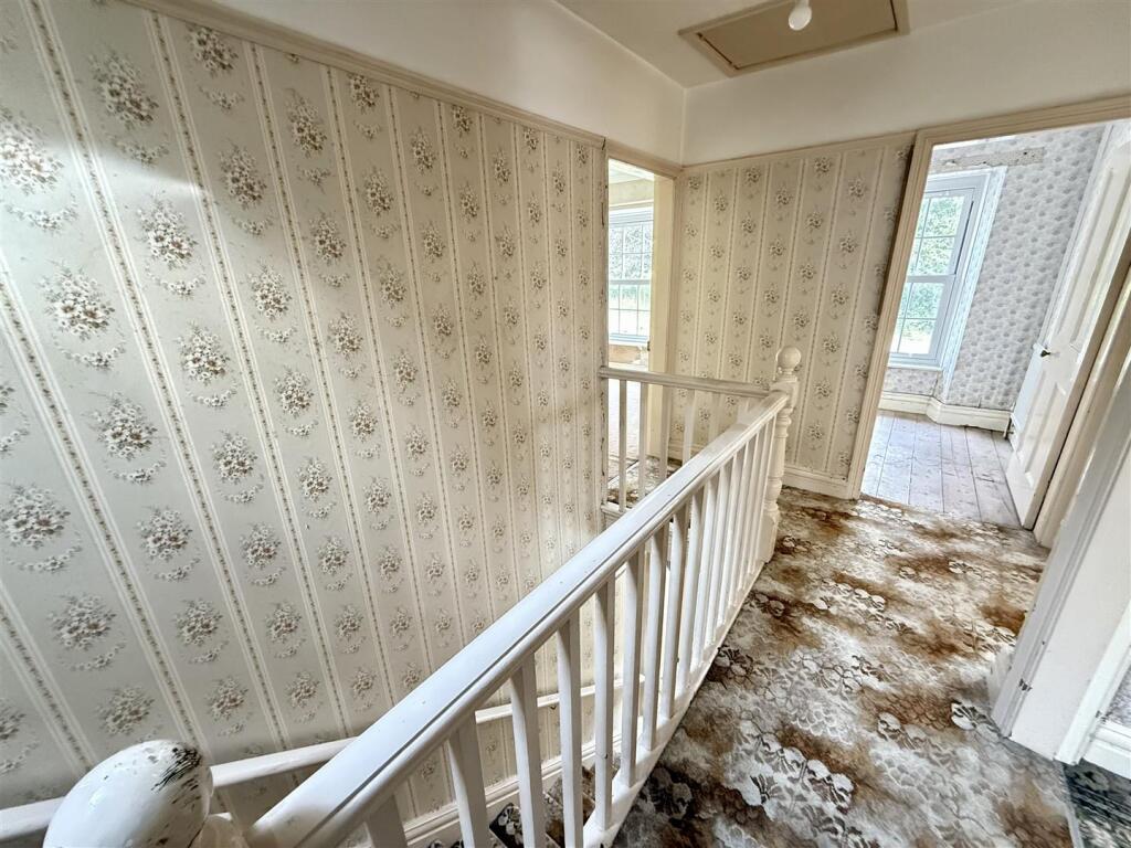 FIRST FLOOR - LANDING